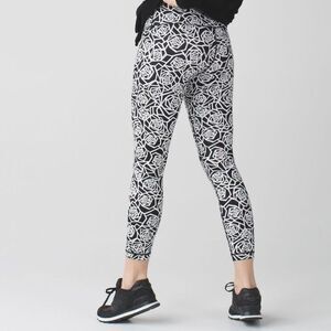 Lululemon High Times Leggings 3/4 Length Posey Black White Geometric Rose Size 4